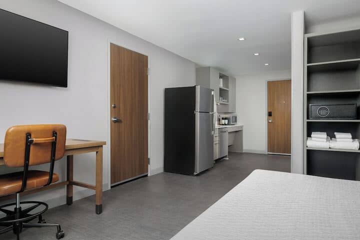 Room 7 of 33