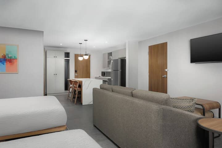 Room 6 of 33