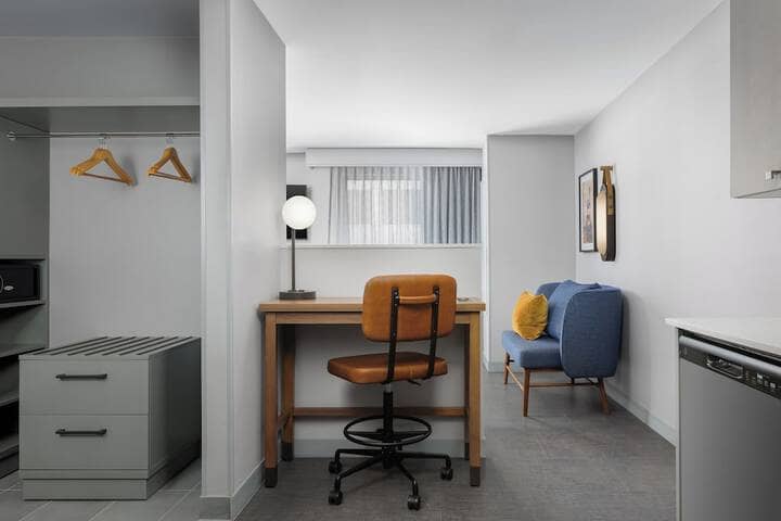 Room 15 of 33