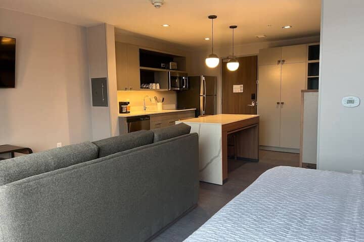 Room 4 of 33