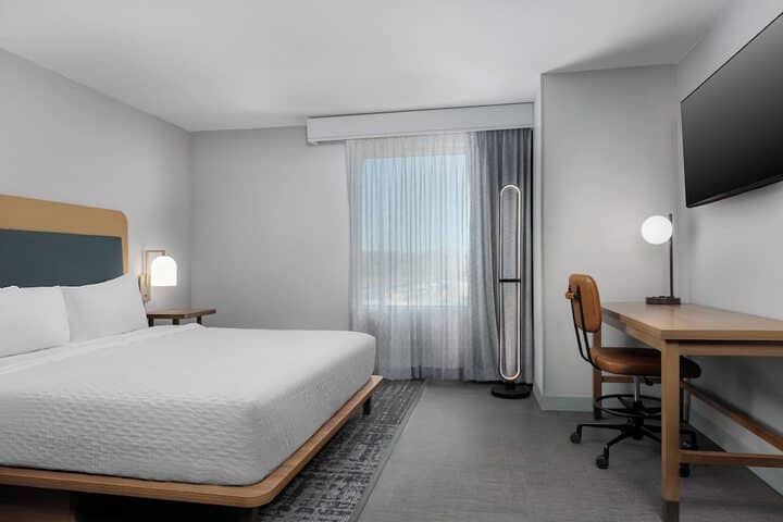 Room 10 of 33