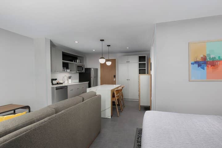 Room 9 of 33